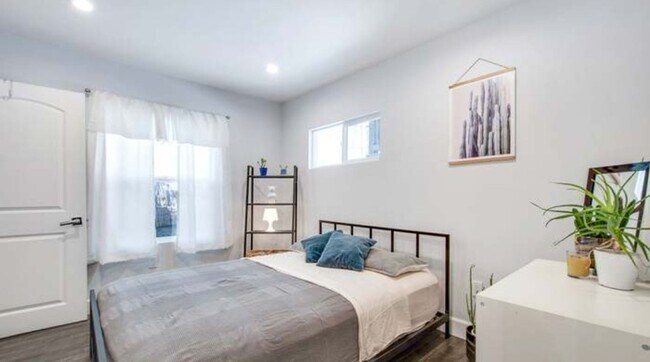 Building Photo - Now Leasing – 812 Merlin | $6,200/Month | ...