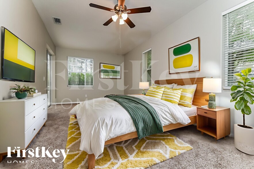 Building Photo - 9070 Pinebreeze Dr