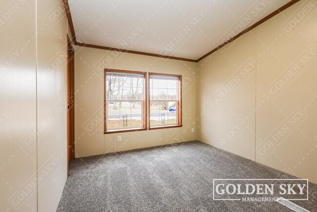 Building Photo - 7709 E Gloucester Rd