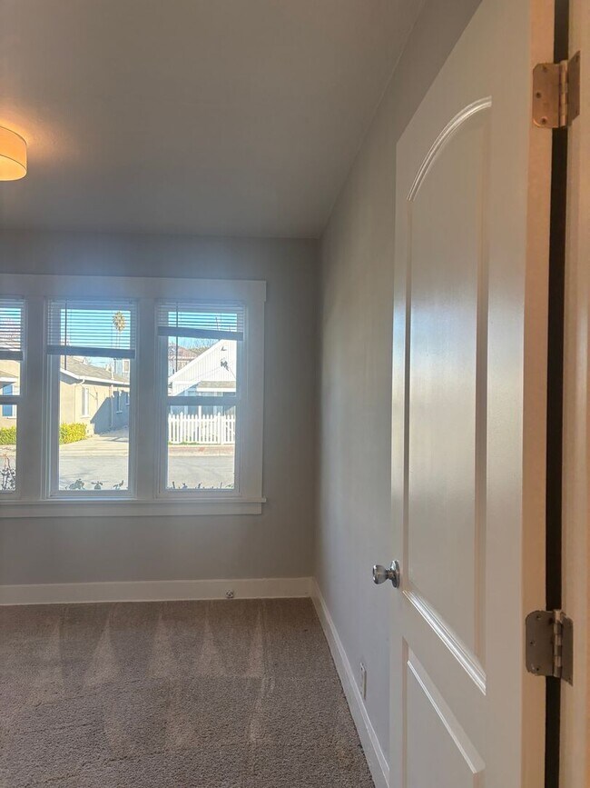 Building Photo - 54-2203