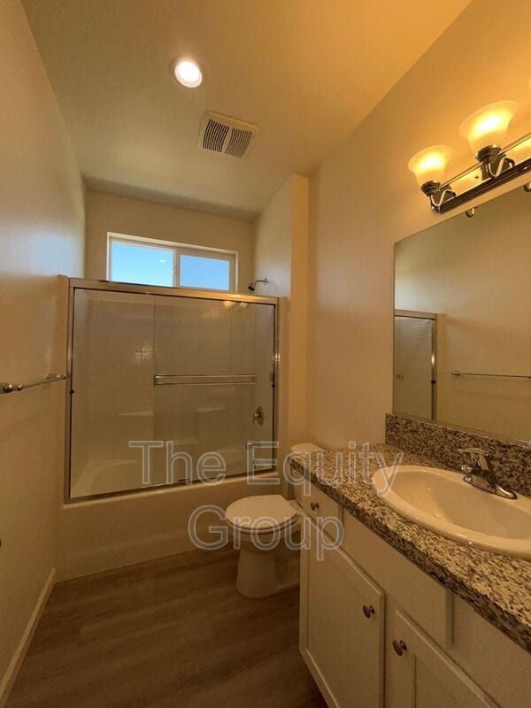 Building Photo - 4112 E Kaweah Ave
