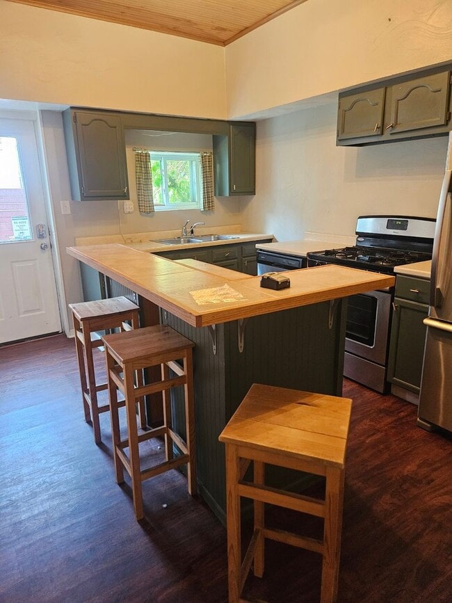 Building Photo - Central Location, Private Deck, In Unit W/...