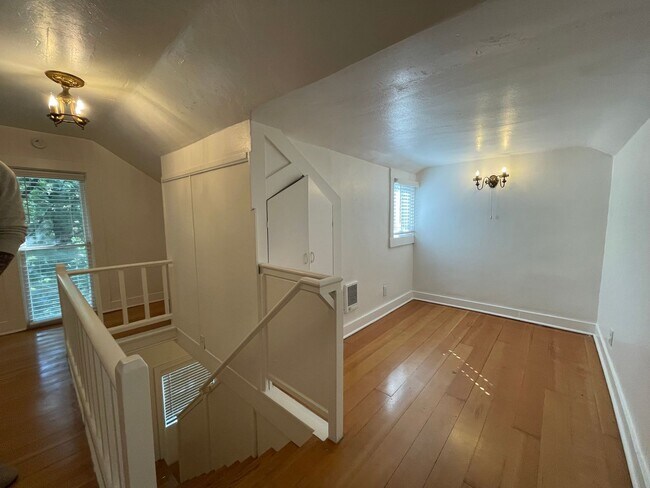 Building Photo - Office Suites in NW Nob Hill/Alphabet Dist...