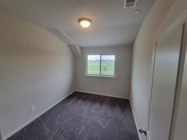 Building Photo - 3333 Solana Cir