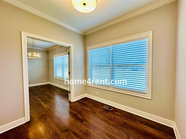 Building Photo - Nearly New Luxury Home in Blue Valley Schools!