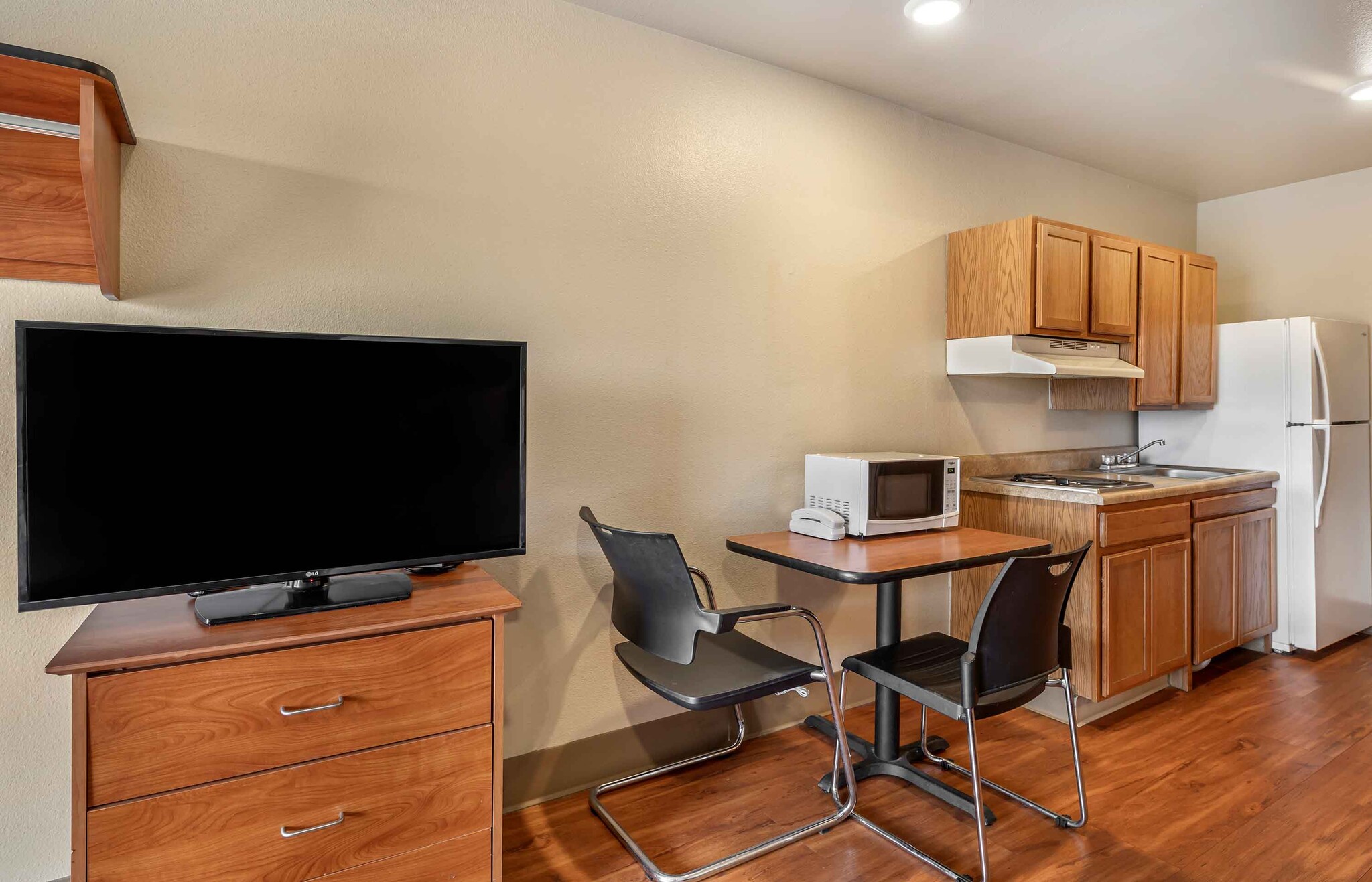 Building Photo - Furnished Studio-Wichita - North