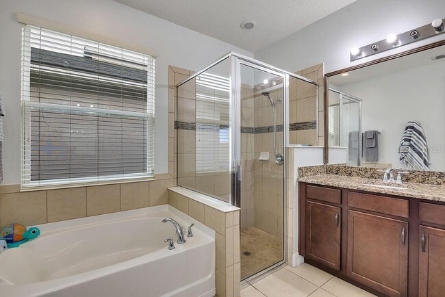 Building Photo - 2450 Chateau Lp