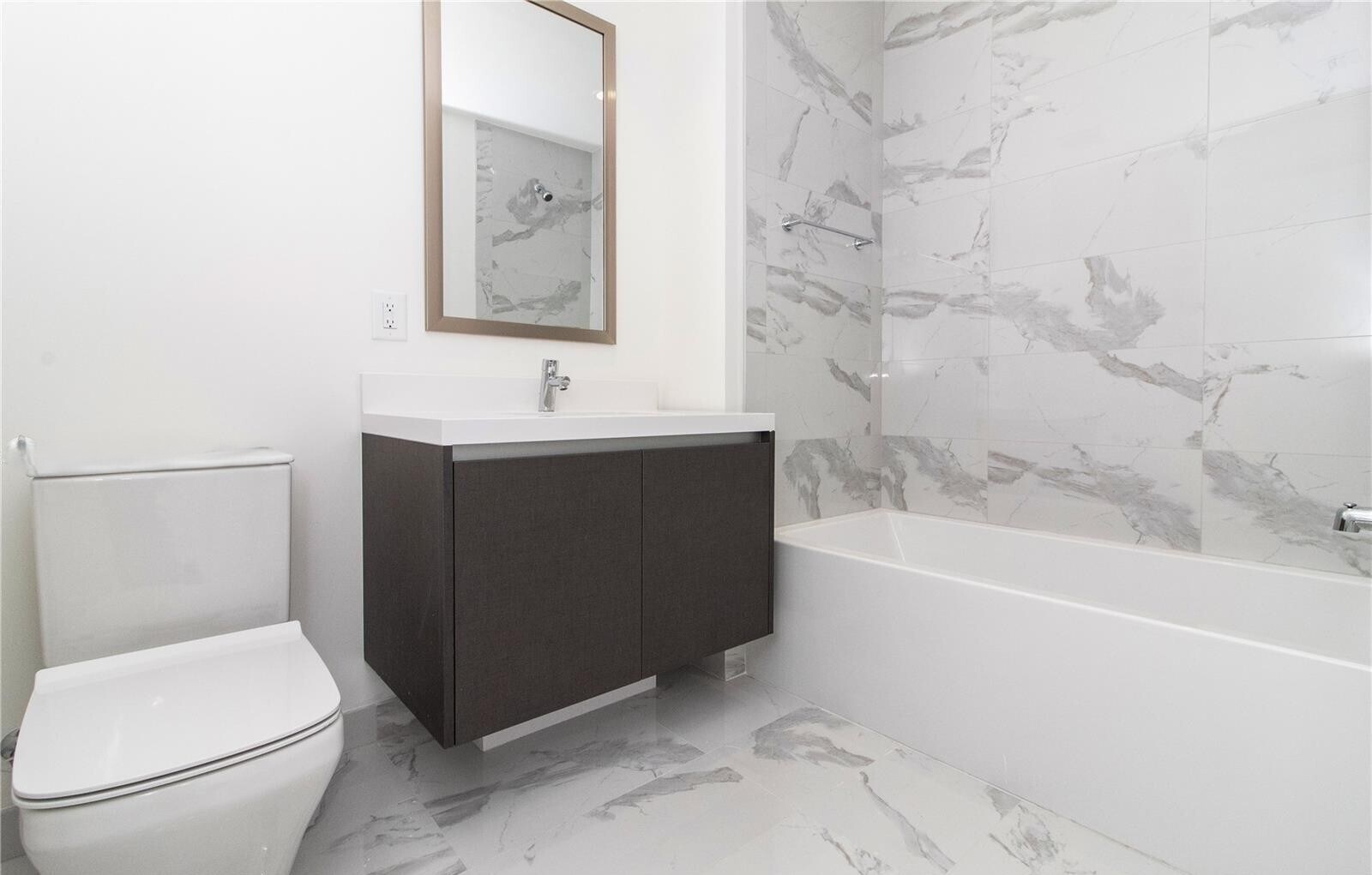 Building Photo - 851 NE 1st Ave