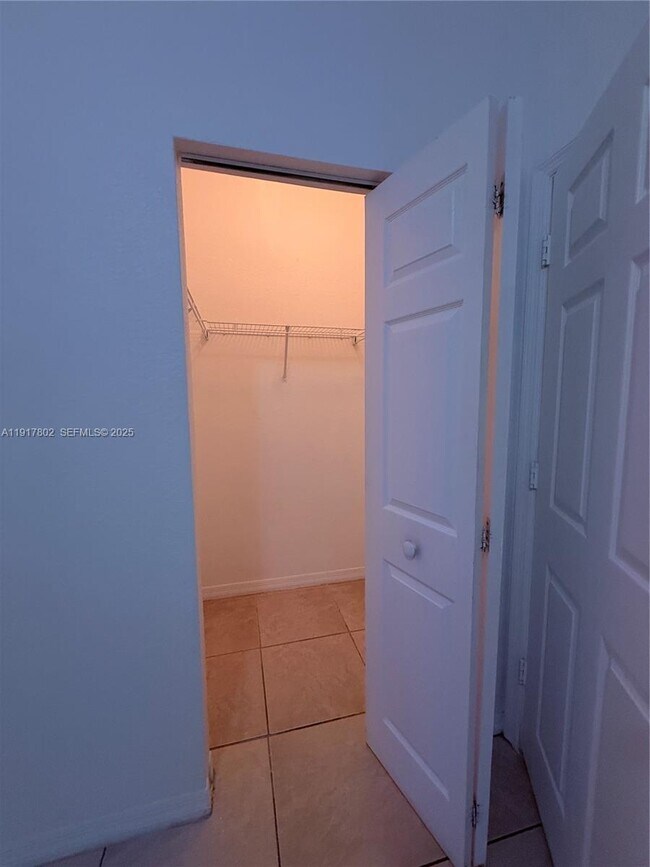 Building Photo - 3820 SW 48th Ave