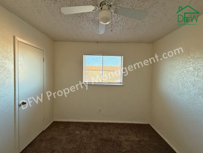 Building Photo - 1021 Pleasant Valley Ln