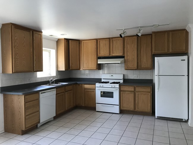 kitchen - 2037 W 35th St