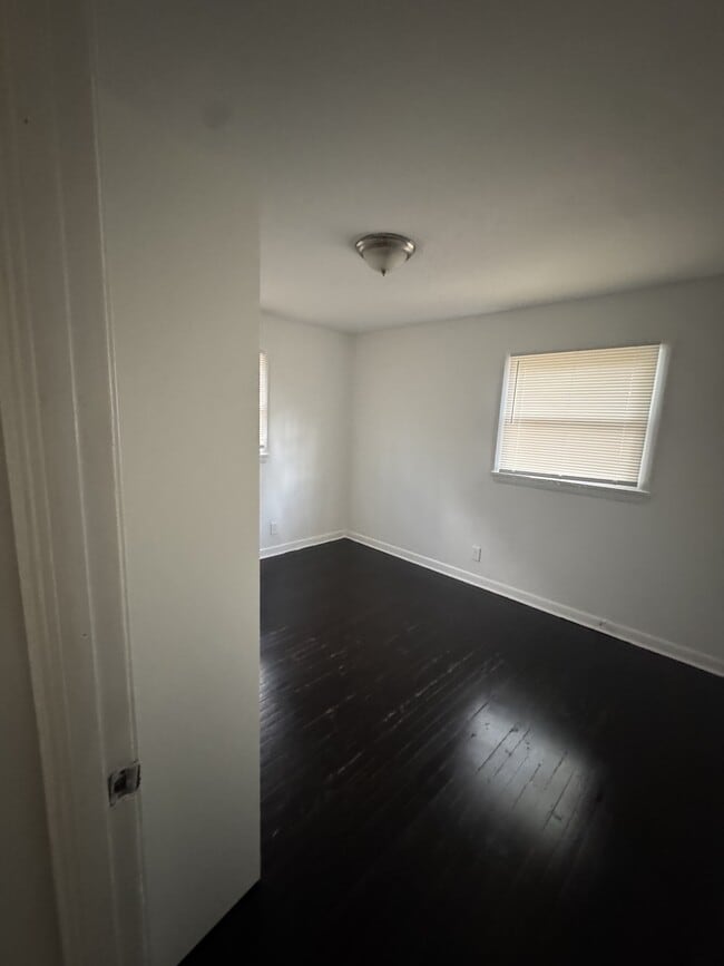 Building Photo - 324 Banberry Dr SE