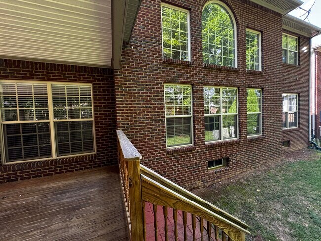 Building Photo - 3120 Hemingway Ln