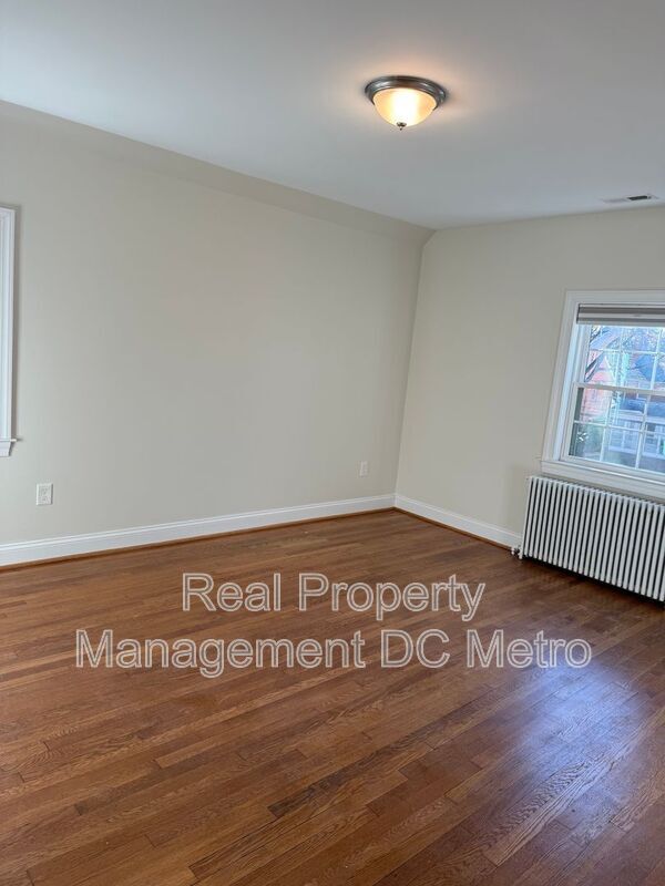 Building Photo - 4433 South Dakota Ave NE