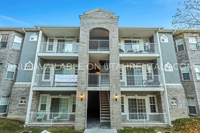 Building Photo - 421 Belmont Pl