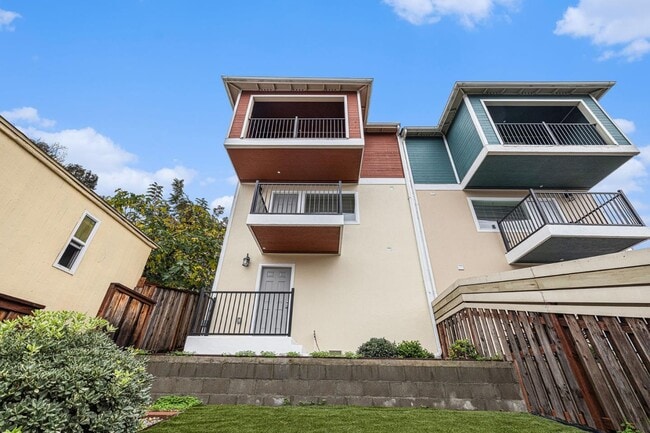 Building Photo - 2531 Wallace St