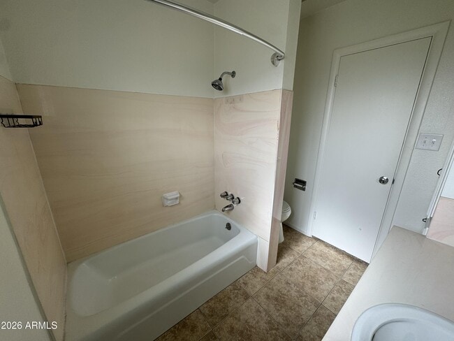 Building Photo - 5444 E Pinchot Ave