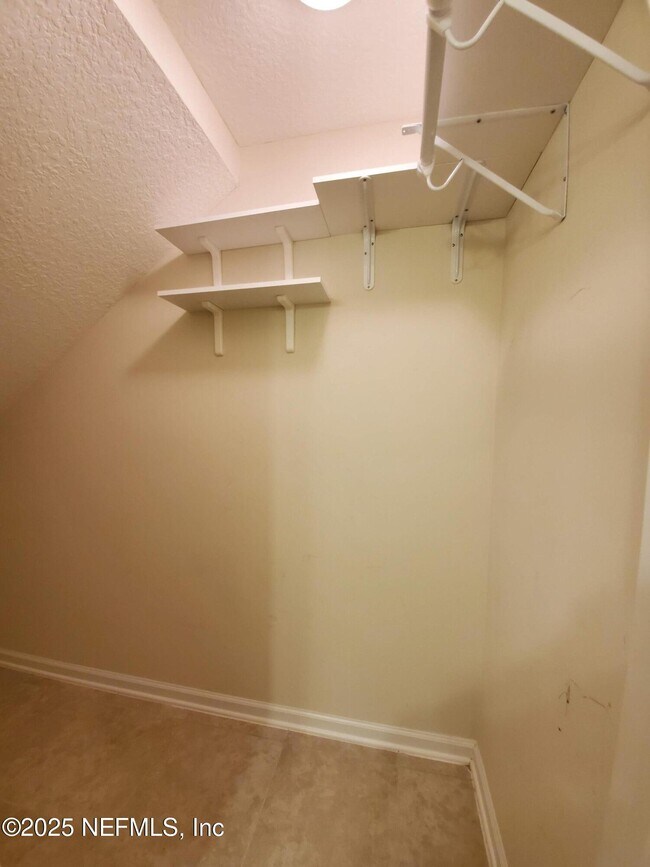 Building Photo - 13 La Paz Wy