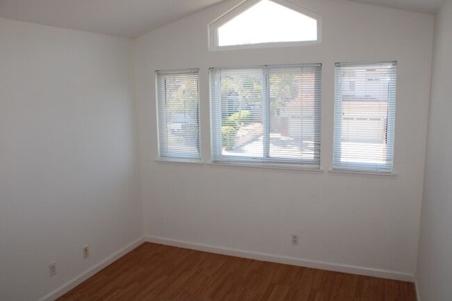 Building Photo - 151 Grenadine Way
