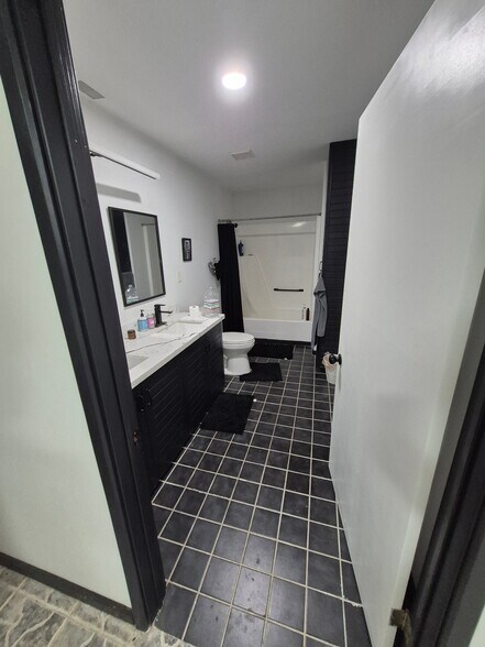 Building Photo - 126 Deer Run Dr