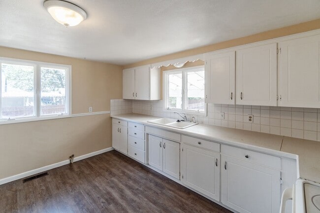 Building Photo - Single Family Home on Spokanes North Side!!