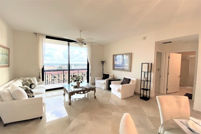 Building Photo - 801 S Olive Ave