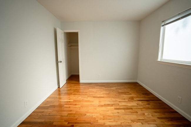 Building Photo - 652 Cypress Ave