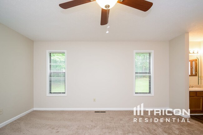 Building Photo - 3833 Greenbrook Dr