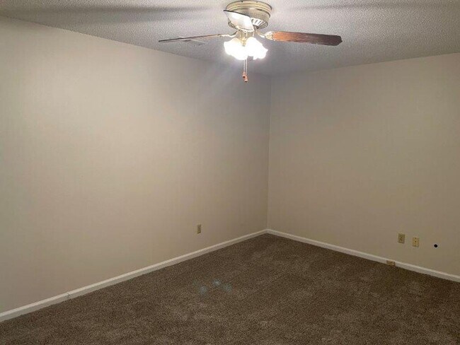 Building Photo - 2519 Hawksbury Ln