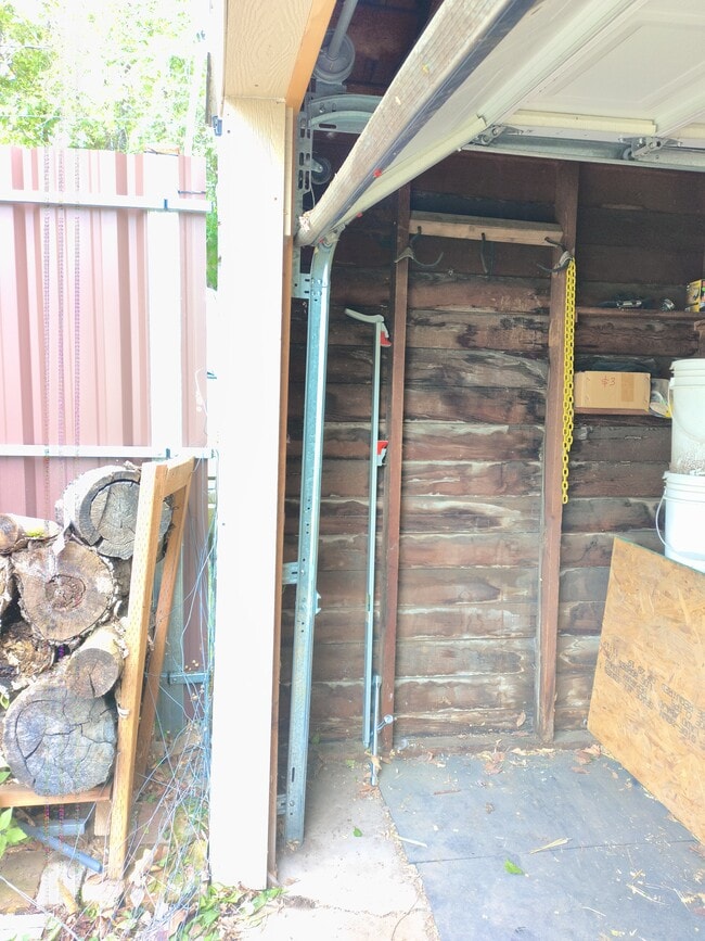 Building Photo - 864 E 200 S