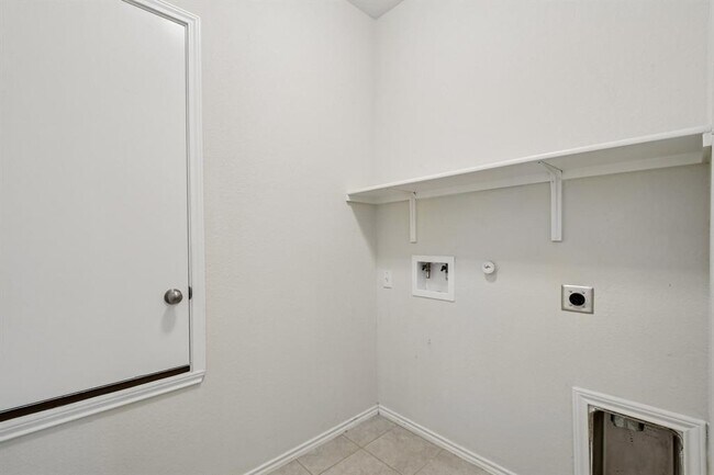Building Photo - 212 La Dera Dr