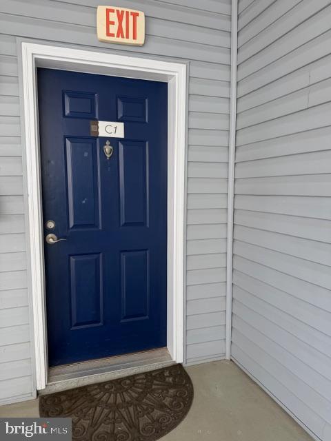 Building Photo - 3175 Summit Square Dr