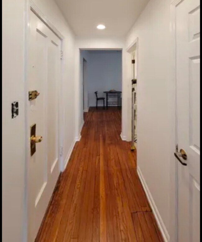 Building Photo - 681 W Wrightwood Ave