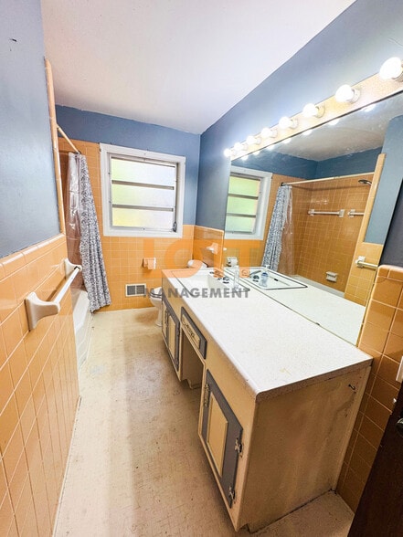 Building Photo - 214 Hunts Bridge Rd