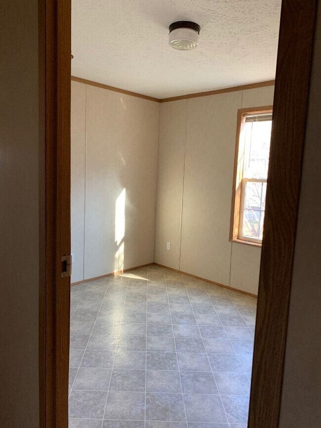 Building Photo - 3 Bedrooms, 2 Bathrooms in Pequot Terrace Trailer Park, Pequot Lakes, MN Lot B27