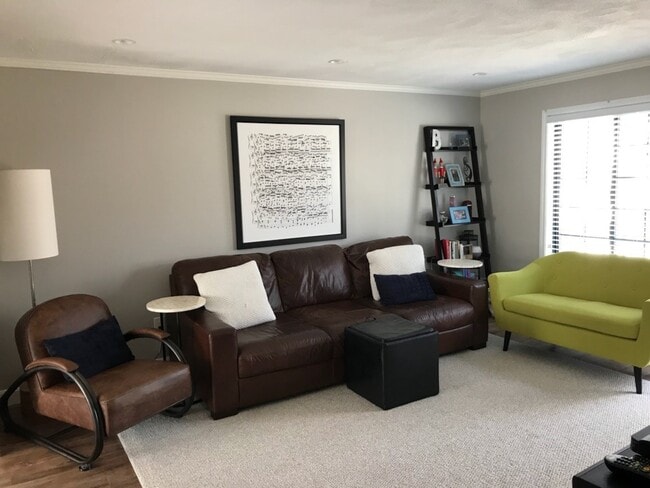 Building Photo - Stunning 2 Bd 2 Bath Townhouse in Wakefield w 2 parking spaces