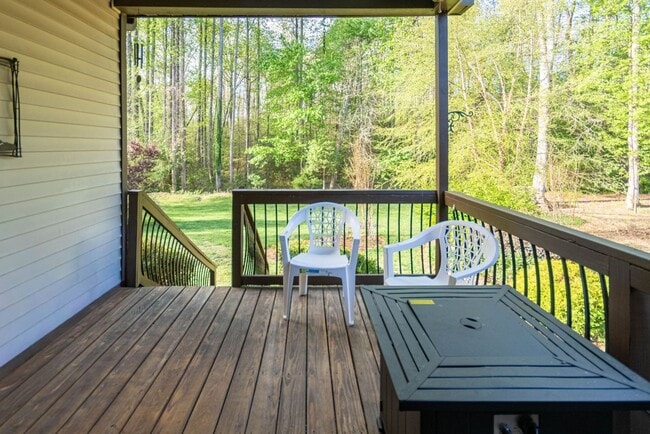 Building Photo - Fantastic Location & Price