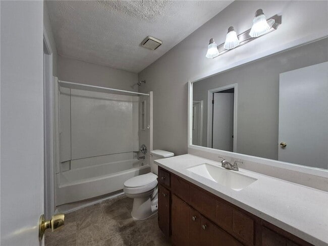 Building Photo - 408 Waterbury Dr