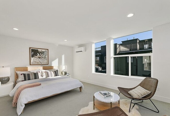 Building Photo - "Charming 3-Bedroom Gem in Seattle's Vibrant Heart - 1733 Sq. Ft. of Modern Comfort!"