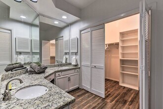 Building Photo - Lake Front Townhome with resort-like Views!