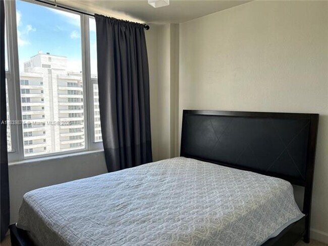Building Photo - 5600 Collins Ave