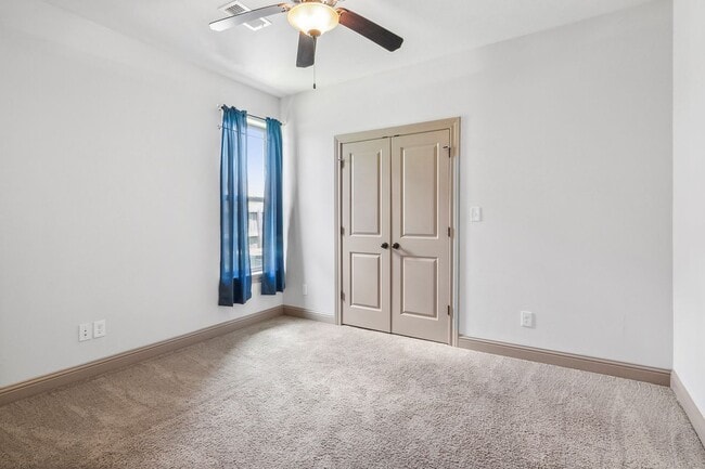 Building Photo - 6500 Llano Ln