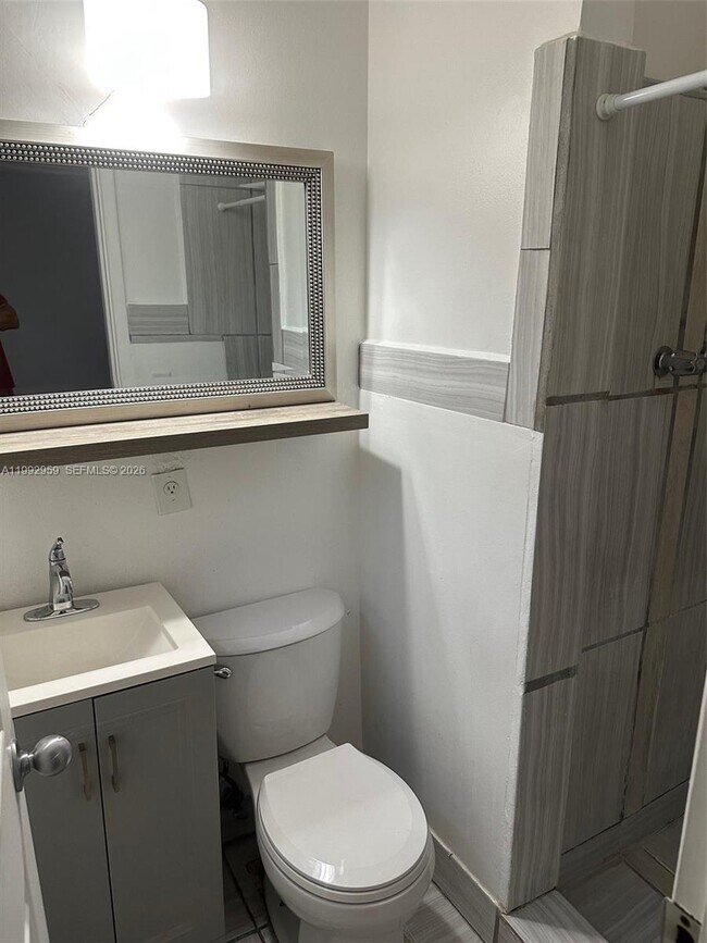 Building Photo - 260 W 56th St