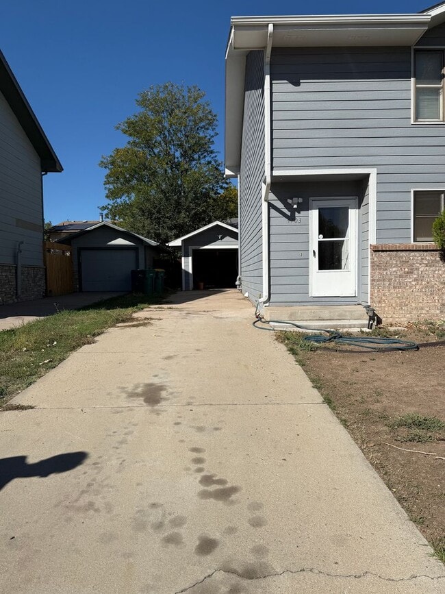 Building Photo - 3 bedroom, 2 bath new Centennial Lake