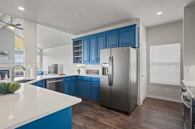 Building Photo - 504 Lakeshore Cir