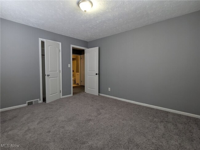 Building Photo - 16401 Home Ave