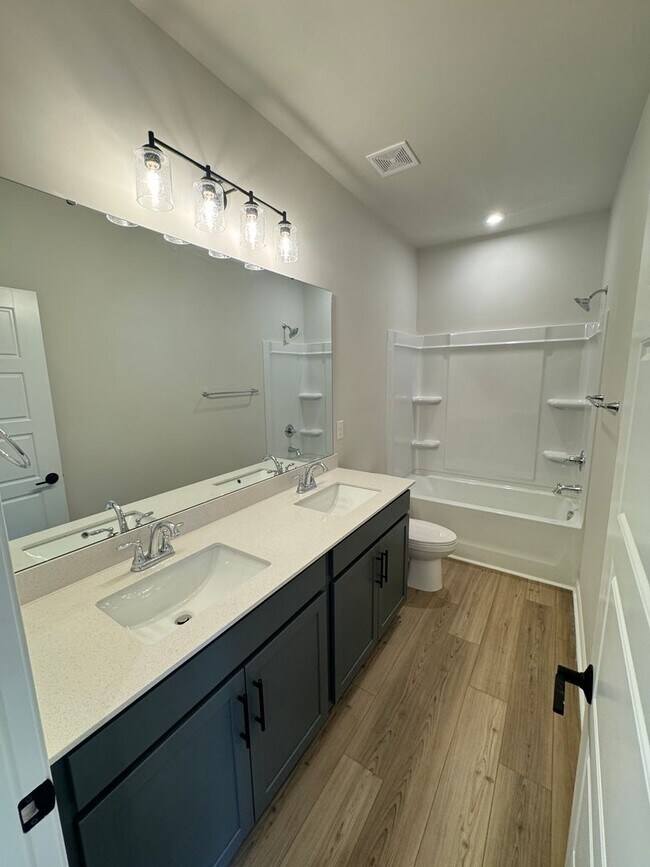 Building Photo - Built in 2024 End Unit with very convenien...