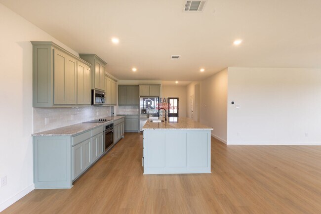 Building Photo - Beautiful 4 Bedroom Home with Covered Patio & Hill Country Views