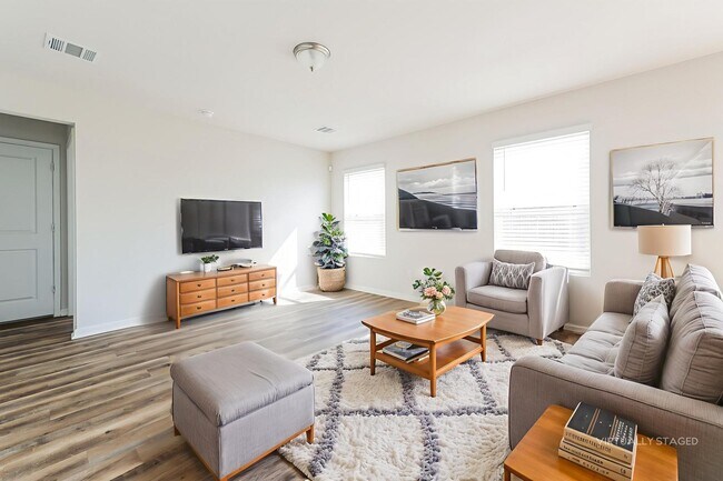 Building Photo - 2104 Cedar Bnd Dr