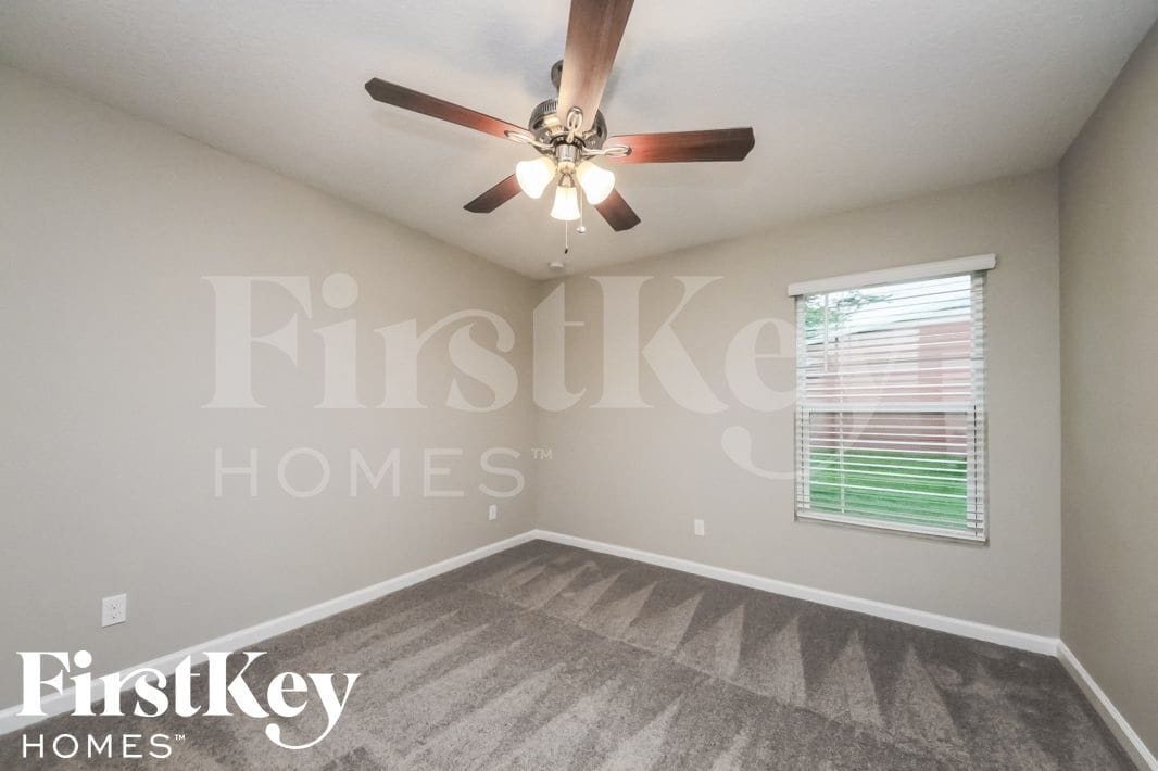 Building Photo - 797 SW Hillsboro Cir